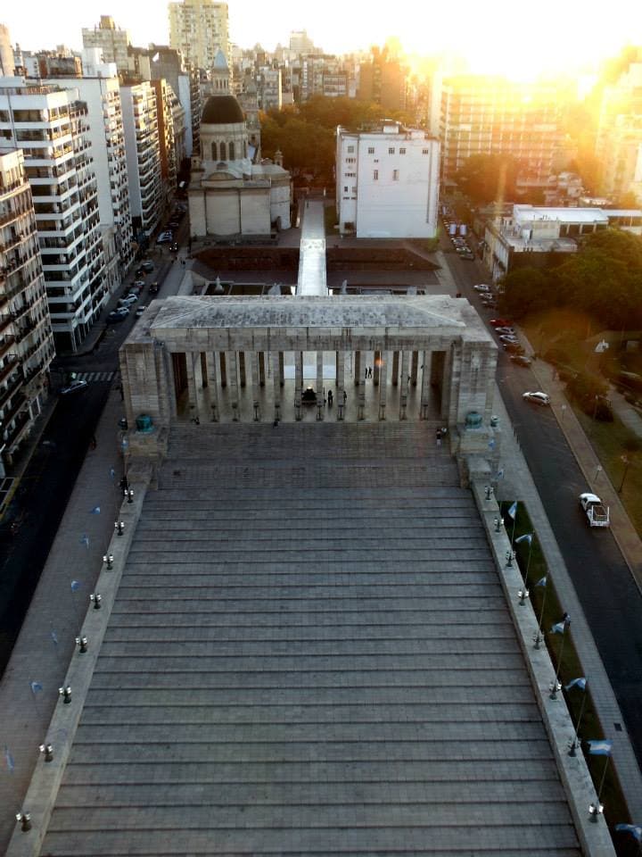 Vista vertical del Patio Cívico y el Propileo