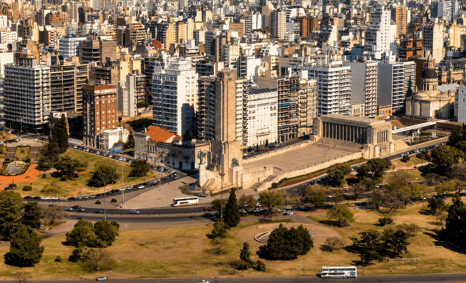 Vista aérea del Monumento en el tejido urbano de Rosario